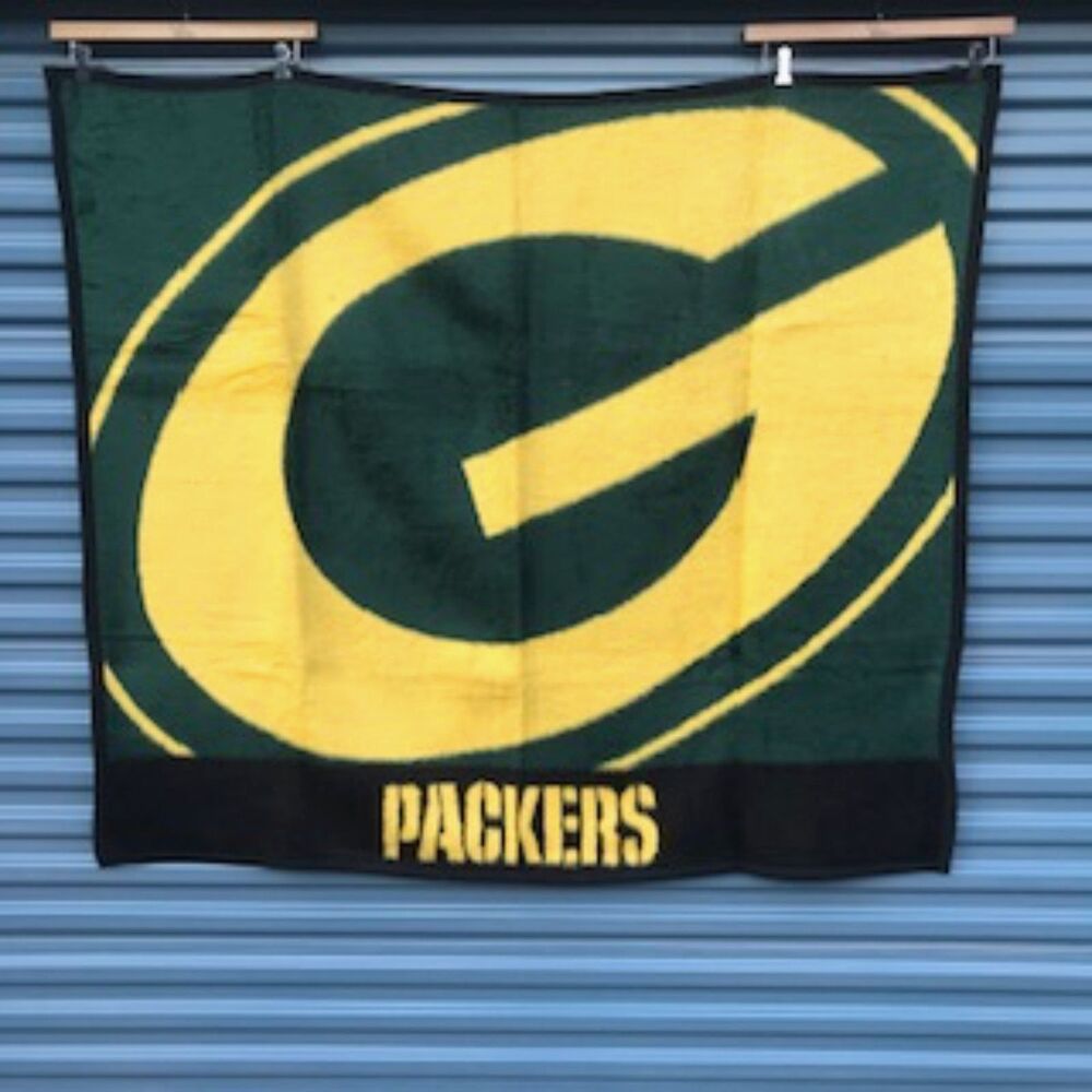Size: 48'' x 54'' Cozy Plush Throw Blanket . Green Bay Packers . New